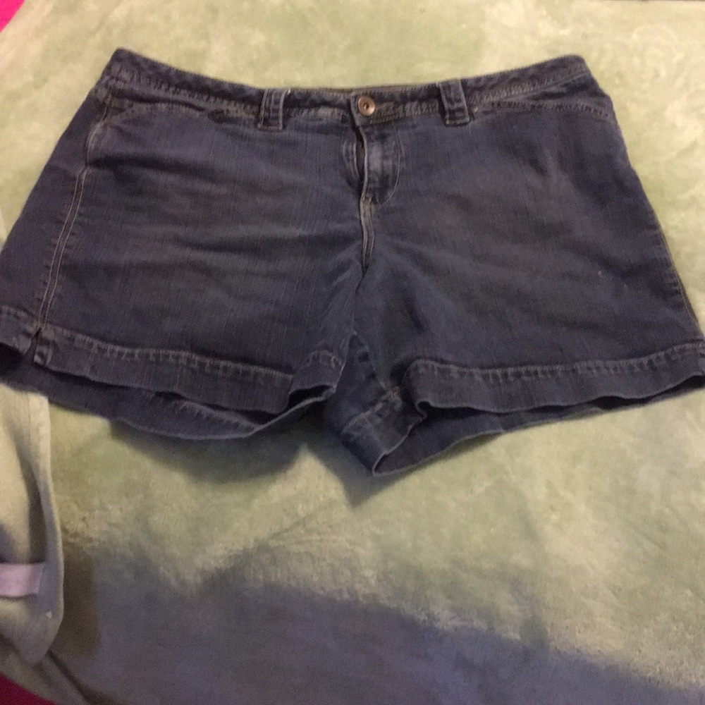 Venezia (Lane Bryant) Jean Shorts Size 18